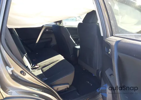 2015 Toyota Rav4 Xle z USA, uszkodzony, nr VIN JTMRFREV8FD136750